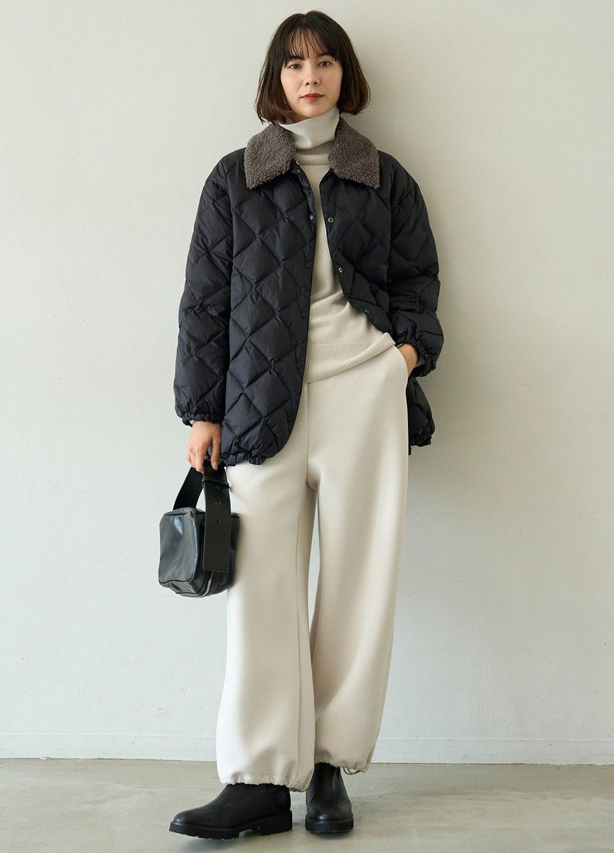 後釦飾高領針織上衣